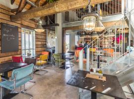 Plano5-Industrial Look，位于奥利维拉多霍斯比托的酒店