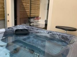 Sylina Spa avec Jacuzzi Privé，位于Villeblevin的酒店