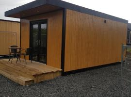 Portglenone Garden Rooms，位于Portglenone的木屋