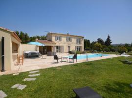 Villa 4 chambres Spa Sauna Piscine chaufée boulodrome LA BASTIDE DE LUSON，位于莫桑莱阿尔皮莱的酒店