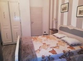 CASA FREJUS . COMODO AL CENTRO E AL POLITECNICO BUS 33 E 42，位于都灵的酒店