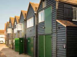 Whitstable Fisherman's Huts，位于惠茨特布尔的公寓