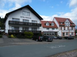 Gasthaus Hotel Pfeifferling，位于沃尔夫根的带停车场的酒店