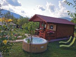 Cottage La Sierra with JACUZZI，位于科雷尼察的度假屋