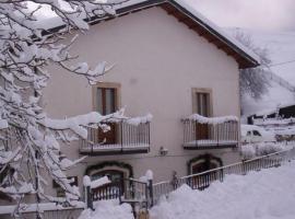 勒古像托里住宿加早餐旅馆，位于佩斯卡塞罗利Stazzo - Monte Ceraso Triple Ski Lift附近的酒店