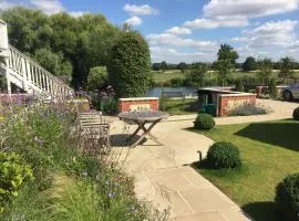 Thames Edge Rooms