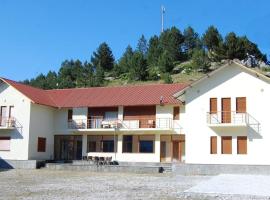 Perla e Tomorrit，位于Ujanik的酒店