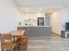 Nice and Clean Apartment with Free Wifi and Netflix，位于班克斯镇Bankstown Train Station附近的酒店