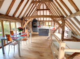 Holiday Home Saddlehurst Barn，位于锡辛赫斯特的酒店