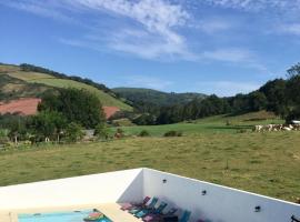 祖比亚提亚住宿加早餐旅馆 - 距离孔波斯特拉3公里，位于Saint-Jean-le-Vieux的酒店