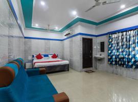 OYO 30545 Hotel Jeevan Park，位于蓬蒂切里的酒店