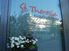 Ausbildungshotel St. Theresia，位于慕尼黑诺伊豪森-宁芬堡的酒店