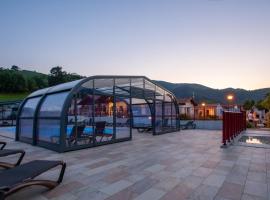 Domaine Chalets Larlapean，位于Saint-Martin-dʼArrossa的酒店