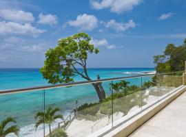Portico 1 by Barbados Sotheby's International Realty，位于圣詹姆斯的酒店