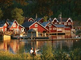 Norrfällsvikens Camping, Stugby & Marina，位于Mjällom的度假短租房