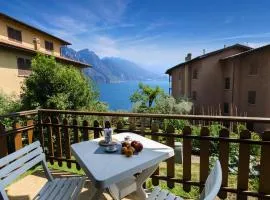 Discesa a Lago with terrace and garden on lake Iseo