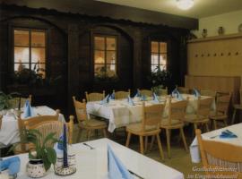 R&uuml;bezahlbaude，位于大舍瑙的带泳池的酒店