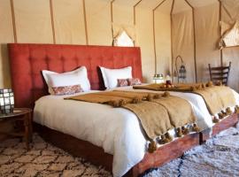 Maroc Sahara Luxury Camp & Tours，位于Foum Zguid的豪华帐篷营地