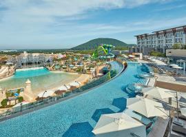 Shinhwa Jeju Shinhwa World Hotels，位于西归浦市雅顿山高尔夫俱乐部附近的酒店