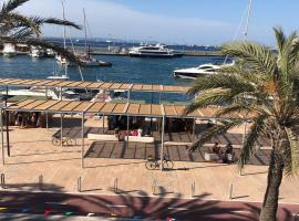 Apartamentos Mar i Vent Puerto de La Savina Formentera，位于拉萨维纳萨维纳港口附近的酒店