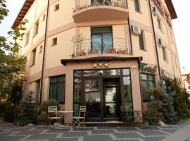 Vio Hotel，位于Fieni的酒店