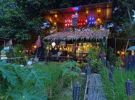 Do Dee Cafe Bangkok Hostel，位于曼谷邦哇站附近的酒店