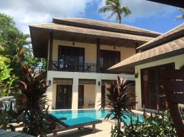 Large 4 bed villa short walk to Maenam beach，位于湄南海滩的酒店