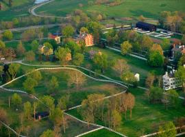 Shaker Village of Pleasant Hill，位于Harrodsburg的宾馆