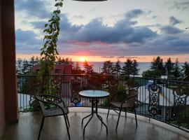 Batumi Homestay at Tamar Mephe Avenue，位于马钦加里的酒店