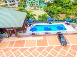 Grace Garden Hotel，位于塔科拉迪的酒店