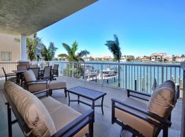 Sandpiper's Cove 201 Sandpiper's Cove Luxury 3 Bedroom 2 Bathroom 23132，位于克利尔沃特的酒店