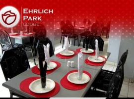 Ehrlichpark Lodge self catering and spa，位于布隆方丹的山林小屋