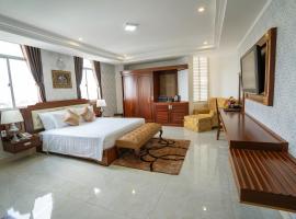 Duc Long Gia Lai Hotels & Apartment，位于波来古市的酒店