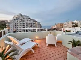 Balluta Bay Beach house with Seaviews