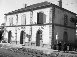 La Gare De Millas Chambres d'hôtes，位于Millas的住宿加早餐旅馆