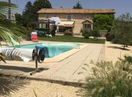 Chambre chez l'habitant dans Jolie maison de campagne，位于Céaux-en-Couhé的酒店