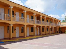 玛丽亚路易莎套房酒店，位于Cadereyta Jiménez的酒店