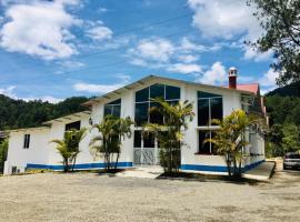 Restaurante y Hotel Casa Blanca，位于Santa Cruz Verapaz的酒店