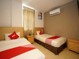 OYO 43958 Enrich Hotel，位于Kampong Kubu Gajah Dalam的酒店