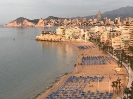 Benidorm 1ª línea playa Levante, garage, wifi, climatización，位于贝尼多姆的宠物友好酒店