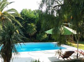Casa Sestina - Logement indépendant dans belle propriété avec piscine，位于Canohès的带停车场的酒店