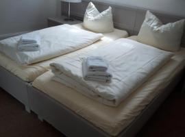 Hotel Deutsches Haus Heiligenhafen，位于新明斯特的酒店