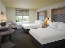 Holiday Inn Swan Court，位于Selma的酒店