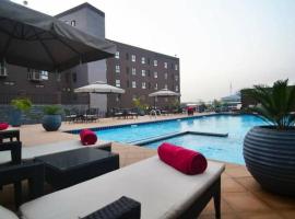 Oak Plaza Suites，位于库马西Kumasi - KMS附近的酒店