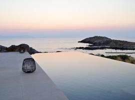 Kavos Hotel & Suites，位于斯塔夫罗斯的带停车场的酒店