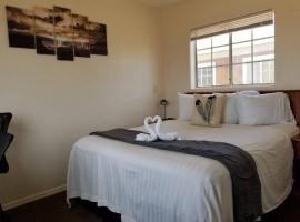 071B Private Studio near Grand Canyon South Rim Sleeps 6- No Kitchen，位于瓦莱的公寓