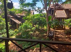 Nature House Eco-Lodge& Trekking，位于邦隆的酒店