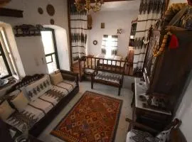 The little house on the hill of Myrties