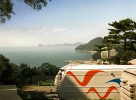 Tropical Dream Spa Caravan，位于巨济的乡村别墅
