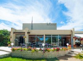 Logis Hôtel & Restaurant Le Fleurance，位于弗洛恩斯的酒店